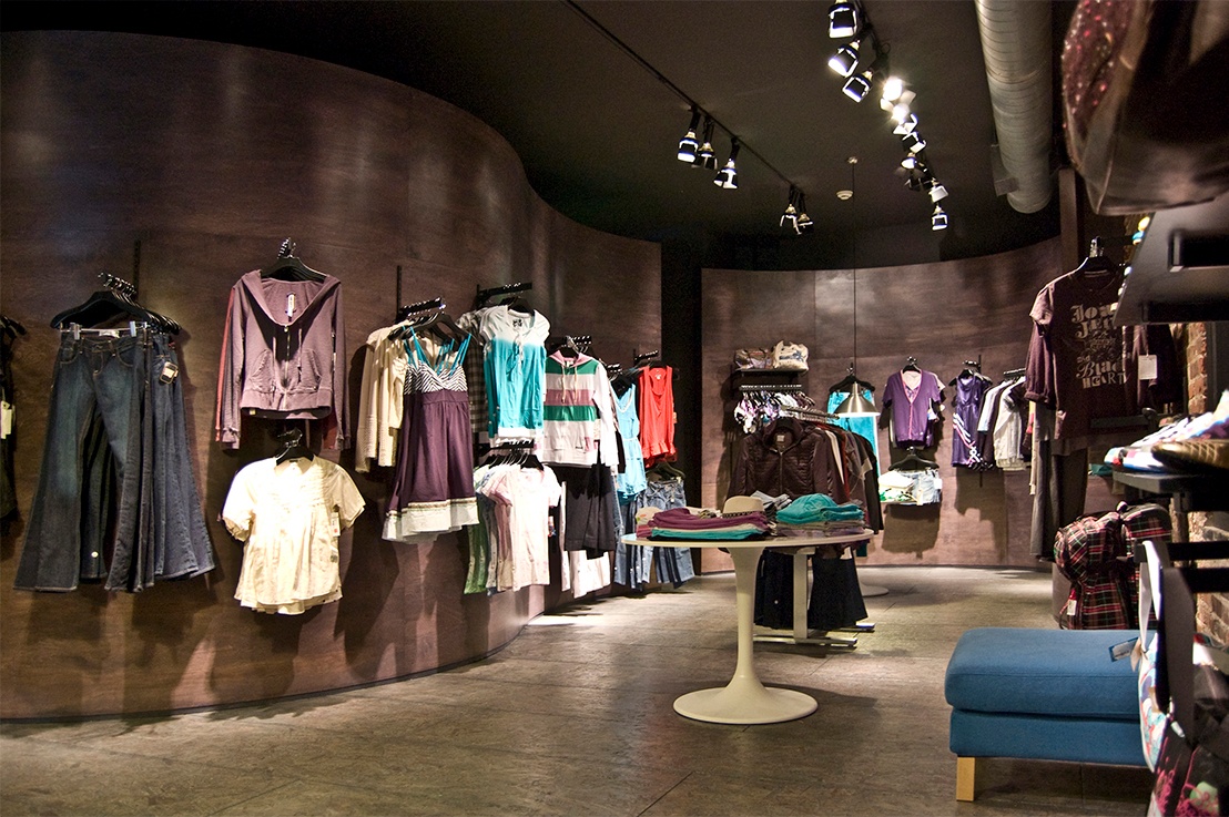 An Architecture design concept for urban clothing retail store